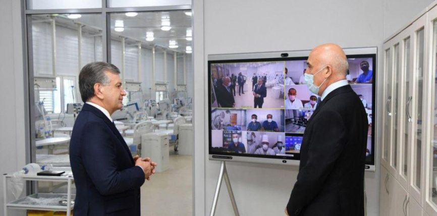 ӨЗБЕКСТАНДА ЖАРАНДАР КОРОНАВИРУСТАН ӨЛГӨН ЖАКЫНДАРЫНЫН СӨӨГҮН АЛЫП КЕТҮҮ ҮЧҮН КЕЗЕКТЕ ТУРУШАТ