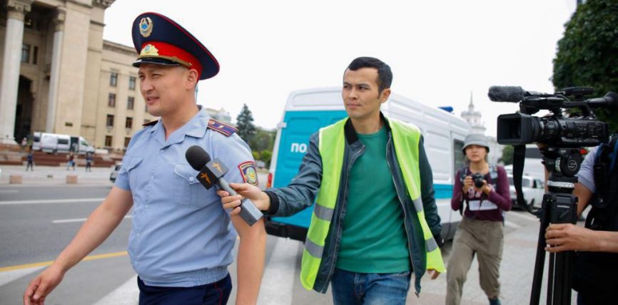 КАЗАКСТАНДА ЖУРНАЛИСТТЕРДИН МИТИНГ УЧУРУНДАГЫ ИШИН ИРЕТТЕГЕН ЭРЕЖЕЛЕР БЕКИТИЛДИ