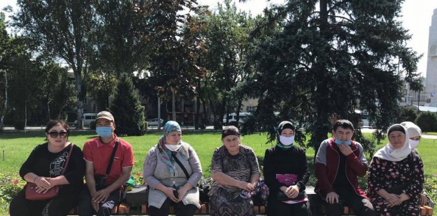 СИРИЯДА КАЛГАН КЫРГЫЗСТАНДЫК КЕЛИНДЕРДИН ЖАКЫНДАРЫ БИШКЕКТЕ АКЦИЯ ӨТКӨРҮШТҮ
