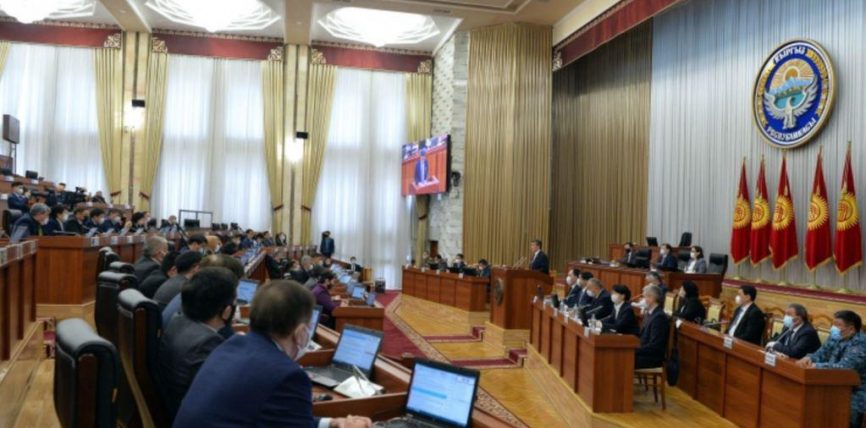 ЖОГОРКУ КЕҢЕШ ДЕПУТАТТАРЫ 2-ОКТЯБРГА ЧЕЙИН ШАЙЛООЧУЛАР МЕНЕН ИШТЕЙ ТУРГАН БОЛДУ