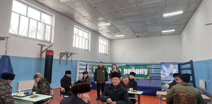 ШАХМАТ БОЮНЧА ЖЕҢҮҮЧҮЛӨР СЫЙЛАНДЫ