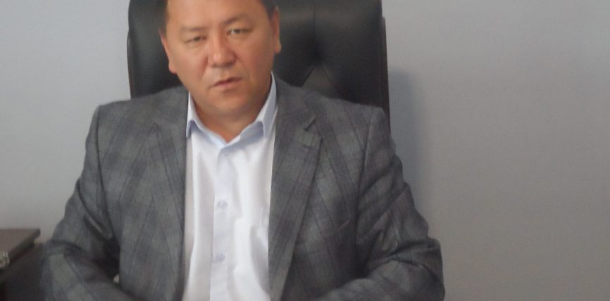 Бакытбек ЖЕНАЛИЕВ: “КӨП КАБАТТУУ ҮЙЛӨР КУРУЛСА, СОЦИАЛДЫК МАСЕЛЕЛЕР ЧЕКЕСИНЕН ЧЕЧИЛЕТ”