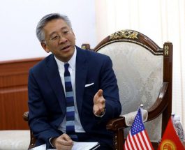 ДОНАЛЬД ЛУ: «ПРЕЗИДЕНТИККЕ АТ САЛЫШЫП ЖАТКАН САДЫР ЖАПАРОВГО ТҮЗДӨН-ТҮЗ ТААСИР ЭТҮҮ МАКСАТЫНДА УЮШКАН КЫЛМЫШТУУ ТОП ДАЛАЙ АРКЕТ ЖАСАДЫ»