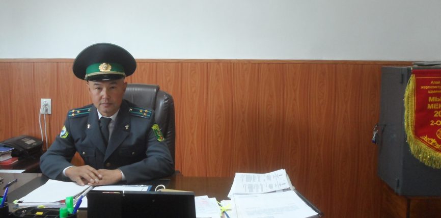 Жүрсүнбек ӨМҮРЗАКОВ: “АЙРЫМ ТАҢКЫС АДИСТЕРИБИЗДИ АЙЫЛ ӨКМӨТТӨРҮ КОНТРАГЫН ТӨЛӨП, ЖОЖдорго ӨЗДӨРҮ ОКУТУП ЖАТЫШАТ!”