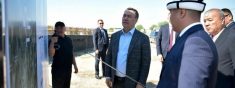 ПРЕЗИДЕНТ САДЫР ЖАПАРОВ ОШ — КАРА-СУУ АВТОЖОЛУНУН КУРУЛУШУНУН ЖҮРҮШҮ МЕНЕН ЖЕРИНДЕ ТААНЫШТЫ