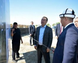 ПРЕЗИДЕНТ САДЫР ЖАПАРОВ ОШ — КАРА-СУУ АВТОЖОЛУНУН КУРУЛУШУНУН ЖҮРҮШҮ МЕНЕН ЖЕРИНДЕ ТААНЫШТЫ