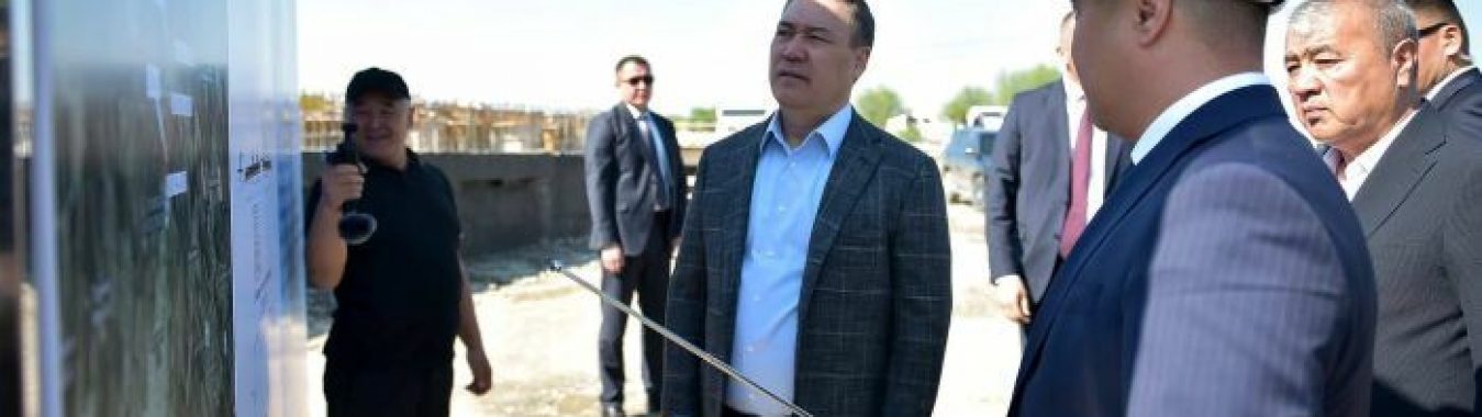 ПРЕЗИДЕНТ САДЫР ЖАПАРОВ ОШ — КАРА-СУУ АВТОЖОЛУНУН КУРУЛУШУНУН ЖҮРҮШҮ МЕНЕН ЖЕРИНДЕ ТААНЫШТЫ