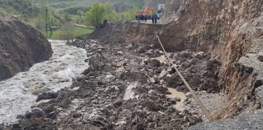 ЫЛАЙ – ТАЛАА – ГҮЛЧӨ АВТОУНАА ЖОЛУНДА ЖЕР КӨЧКҮ ЖҮРҮП, ЖОЛ ЖАБЫЛДЫ