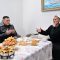КАМЧЫБЕК ТАШИЕВ ЧЕК АРАДА ҮЙҮ ӨРТТӨЛГЪН  АКСАКАЛГА АКЧАЛАЙ ЖАРДАМ КӨРСӨТТҮ