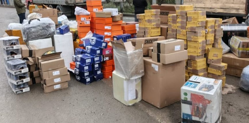 АК-ТИЛЕК ЧЕКАРА КӨЗӨМӨЛ-ӨТКӨРҮҮ БЕКЕТИНДЕ 18 МИЛЛИОН СОМДУК МЫЙЗАМСЫЗ ТАШЫЛГАН ТОВАРЛАР КАРМАЛДЫ