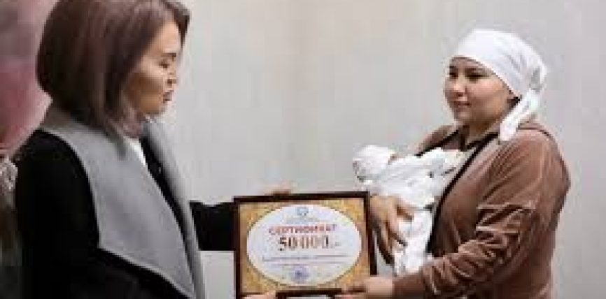 ОШ ШААРЫНЫН МЭРИ ҮЧ ЭМ ТӨРӨЛГӨН ҮЙ-БҮЛӨГӨ ЖАРДАМ КӨРСӨТТҮ