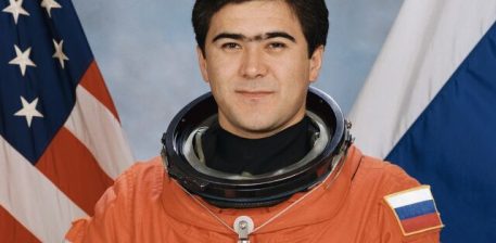 Салижан ШАРИПОВ: “КЫРГЫЗСТАНДАН КЕЛЕЧЕКТЕ ДАГЫЛЕ КОСМОСТУ БАГЫНДЫРГАН АДАМДАР ЧЫГААРЫНА БЕКЕМ ИШЕНЕМ!”