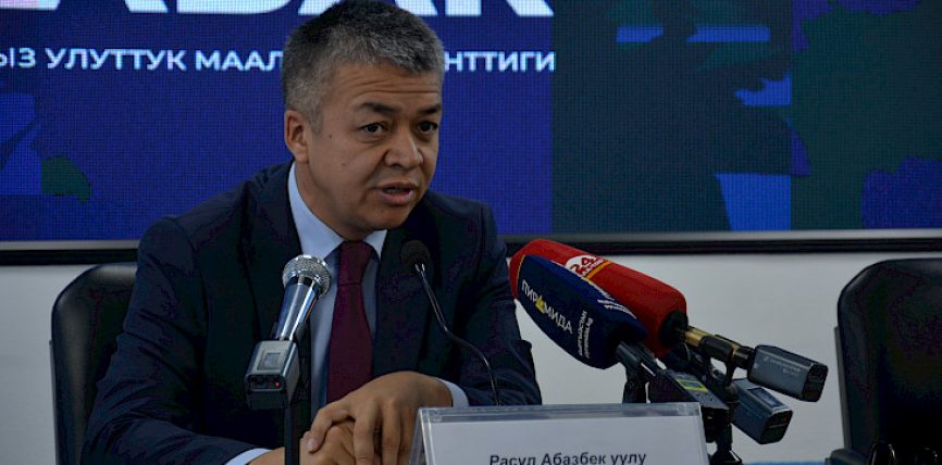 МЕКТЕПТЕРДЕ АКЧА ЧОГУЛТУУНУ МЫЙЗАМДАШТЫРУУ КЕРЕКПИ? ӨКМӨТ ӨКҮЛҮ АТА-ЭНЕЛЕРДИ ТАЛКУУГА КАТЫШУУГА ҮНДӨДҮ