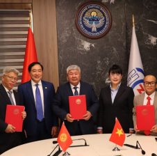 КЫТАЙЛЫК ИНВЕСТОРЛОР БАТКЕНДЕ ИРИ КҮН ЭЛЕКТР СТАНЦИЯСЫН КУРУШАТ