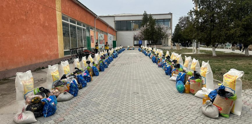 БАТКЕНДЕ КАЙРЫМДУУЛУК ИШ-ЧАРАСЫ ӨТКӨРҮЛҮП, АБДАН МУКТАЖДАРГА ЖАРДАМ КӨРСӨТҮЛДҮ