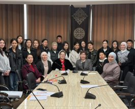 ОШМУ МЕНЕН ЖАМУ СОЦИАЛДЫК ИШ АДИСТИГИНИН БИЛИМ БЕРҮҮ ПРОГРАММАСЫН ЧОГУУ-ЧАРААН ТАЛКУУЛАДЫ