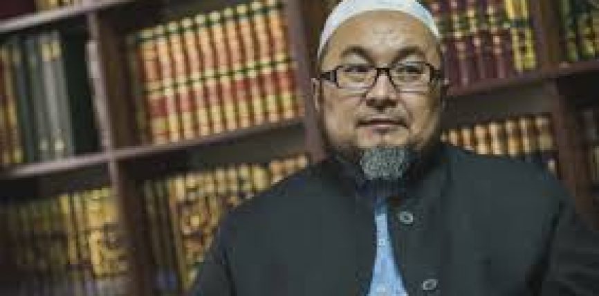 САДЫР ЖАПАРОВ ЧУБАК АЖЫГА КР БААТЫРЫ НААМЫН ЫЙГАРУУНУ СУНУШТАДЫ