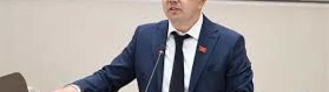 ПАРЛАМЕНТТЕ ЖАҢЫ ТӨРАГА ШАЙЛАНДЫ