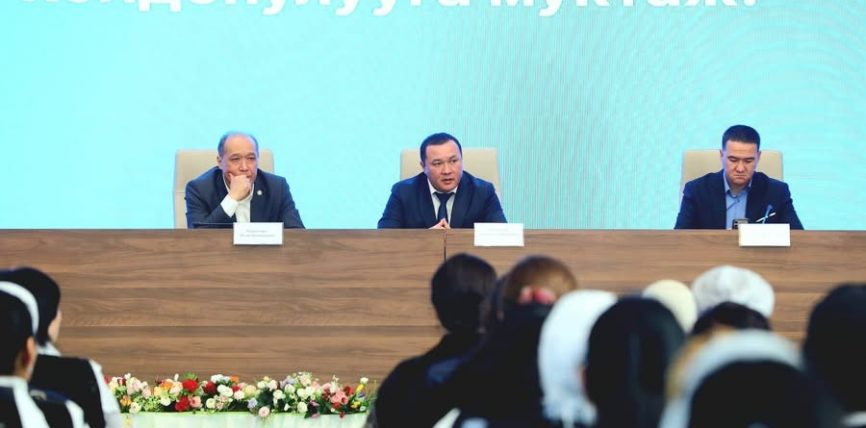 “МАМЛЕКЕТТИК ТИЛ КОРГОЛУУГА ЭМЕС, КОЛДОНУУГА МУКТАЖ” АТТУУ ЖЫЙЫН ӨТТҮ