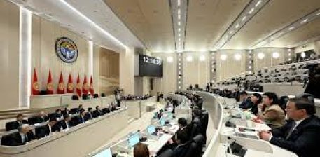 ЖОГОРКУ КЕҢЕШКЕ ТӨРТ ЖАҢЫ ДЕПУТАТ КЕЛДИ