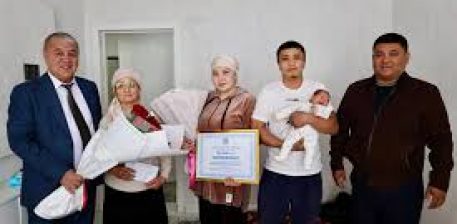 ҮЧ ЭМ ТӨРӨГӨН ЭНЕГЕ 100 МИҢ СОМ ТАПШЫРЫЛДЫ