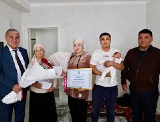 ҮЧ ЭМ ТӨРӨГӨН ЭНЕГЕ 100 МИҢ СОМ ТАПШЫРЫЛДЫ