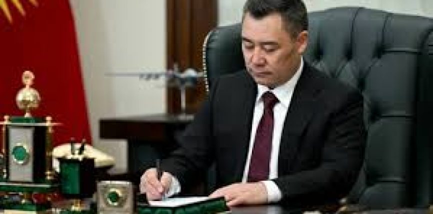 АЙМАКТАРДА КАДРДЫК ӨЗГӨРҮҮЛӨР: ПРЕЗИДЕНТ БИР КАТАР АКИМ ЖАНА МЭРЛЕРДИ ДАЙЫНДАДЫ