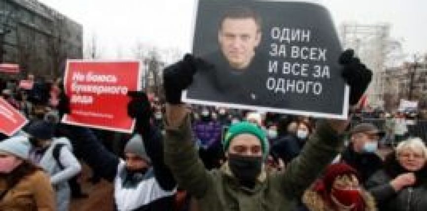 ОРУСИЯДА НАВАЛЬНЫЙДЫ КОЛДОО АКЦИЯЛАРЫНЫН АЛДЫНДА АКТИВИСТТЕР КАРМАЛУУДА