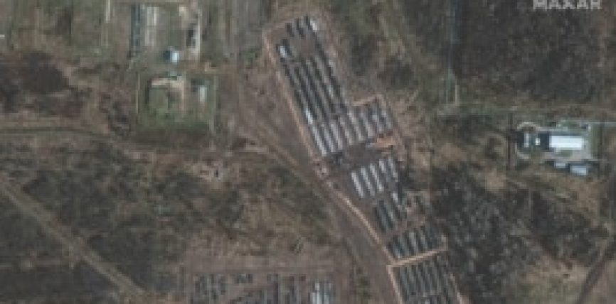 CIT: ОРУСИЯ УКРАИНАНЫН ЧЕК АРАСЫНА ЖАКЫН АЙМАКТАРГА “КӨП САНДАГЫ” АСКЕРДИК ТЕХНИКАЛАРДЫ ЖЕТКИРҮҮДӨ