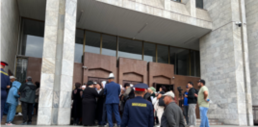 ОРУС АБАГЫНДАГЫ БАЛДАРЫН ЭКСТРАДИЦИЯЛООНУ СУРАНГАНДАР ЖОГОРКУ КЕҢЕШ АЛДЫНА ЧОГУЛУШТУ