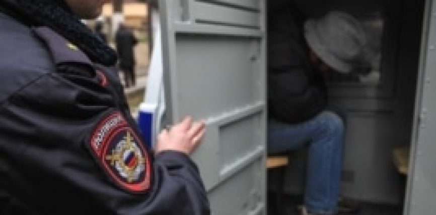 ОРУСИЯДА ЧЕТ ӨЛКӨЛҮКТӨРДҮ КООМДУК ТАРТИПТИ БУЗГАНЫ ҮЧҮН ДА ДЕПОРТАЦИЯЛОО СУНУШТАЛУУДА