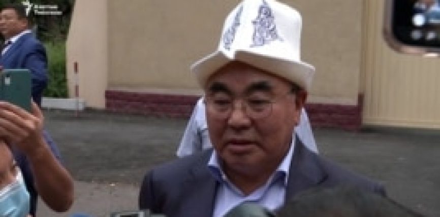 АСКАР АКАЕВ ТЕРГӨӨГӨ КӨРСӨТМӨ БЕРҮҮ ҮЧҮН БИШКЕККЕ КЕЛДИ