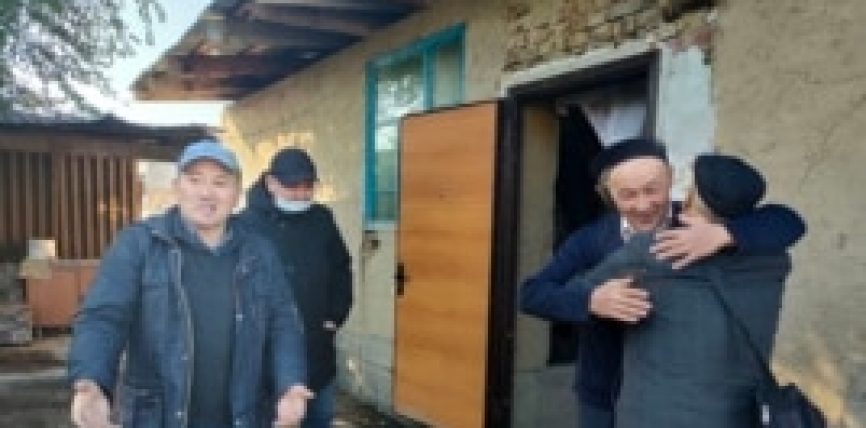 КАЗАКСТАНДА САЯСИЙ ТУТКУН КЕНЖЕБЕК АБИШЕВ МӨӨНӨТҮНӨН МУРДА ТҮРМӨДӨН ЧЫКТЫ