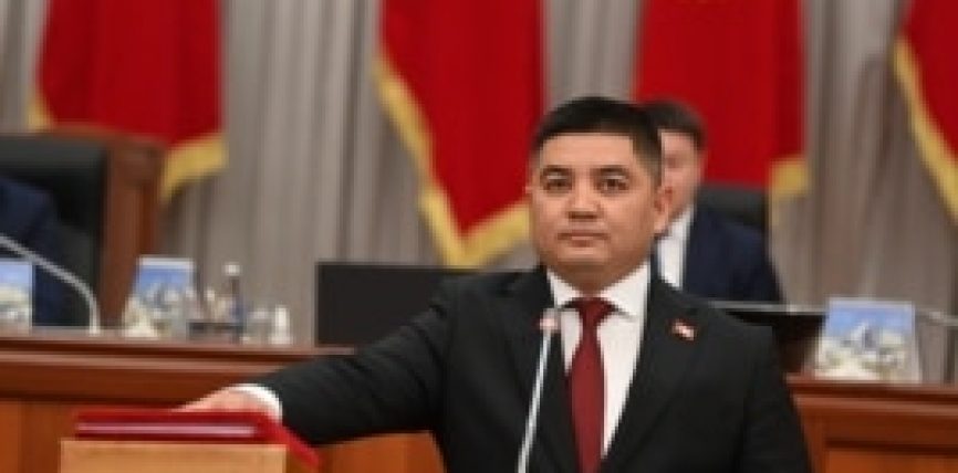ЖАМГЫРЧИЕВ ПАРЛАМЕНТ ИМАРАТЫНЫН 2-КАБАТЫНАН СЕКИРИП ТҮШҮП, ТЕРГӨӨЧҮЛӨРДӨН КАЧЫП КЕТТИ