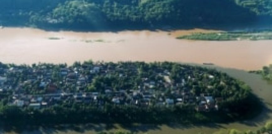 МЬЯНМАДА КУЛДУККА ТҮШҮП КАЛГАН ЭКИ КАЗАКСТАНДЫК ҮЙЛӨРҮНӨ КАЙТЫП КЕЛИШТИ