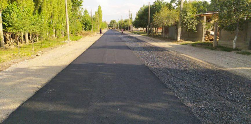 БАТКЕН: ОН ЧАКЫРЫМГА ЖАКЫН ИЧКИ ЖОЛГО АСФАЛЬТ ТӨШӨЛДҮ