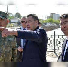 ОШ ШААРЫНДАГЫ АК-БУУРА ДАРЫЯСЫНАН 323 МИҢ ТОННАДАН АШЫК ТАШТАНДЫ ЧЫГАРЫЛДЫ