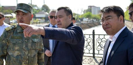 ОШ ШААРЫНДАГЫ АК-БУУРА ДАРЫЯСЫНАН 323 МИҢ ТОННАДАН АШЫК ТАШТАНДЫ ЧЫГАРЫЛДЫ