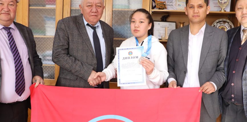 ЭАУнун СТУДЕНТИ СПОРТТО ИЙГИЛИК ЖАРАТТЫ