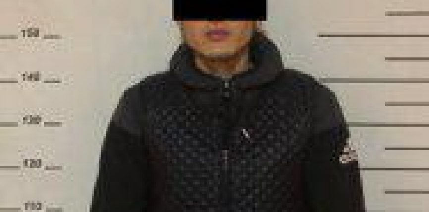 ЖАЛАЛ-АБАД ШИИБДИН КРИМИНАЛДЫК МИЛИЦИЯ КЫЗМАТЫ ТАРАБЫНАН 4 КГ ЖАКЫН БАҢГИЗАТ АЛЫП ЖҮРГӨН ЖАРАН КАРМАЛДЫ