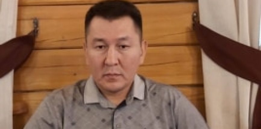 ЖУРНАЛИСТ АСЛАН САРТБАЕВ УКМКДА СУРАК БЕРҮҮДӨ