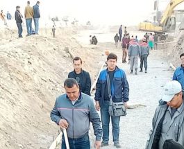 САРДАБАДА КӨПҮРӨЛӨРДҮ ОҢДОП ЖАТКАН ЖУМУШЧУЛАР ЖАЙДАН БЕРИ АЙЛЫК АКЫ АЛЫША ЭЛЕК