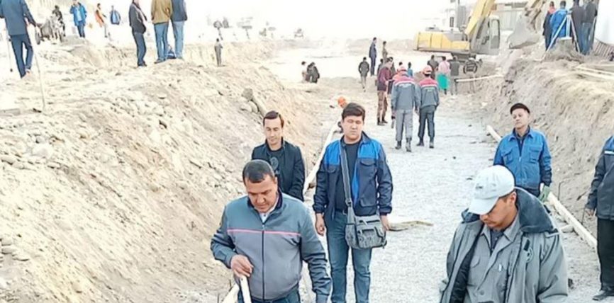 САРДАБАДА КӨПҮРӨЛӨРДҮ ОҢДОП ЖАТКАН ЖУМУШЧУЛАР ЖАЙДАН БЕРИ АЙЛЫК АКЫ АЛЫША ЭЛЕК