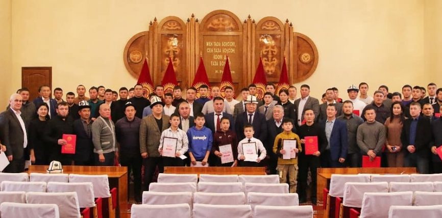ЖАЛАЛ-АБАД ОБЛУСУНДАГЫ ИЙГИЛИК ЖАРАТКАН 70 СПОРТЧУ СЫЙЛАНДЫ