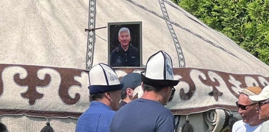 ЖОГОРКУ КЕҢЕШТИН МУРДАГЫ ДЕПУТАТЫ ӨМҮРБЕК АБДЫРАХМАНОВ АКЫРКЫ САПАРГА УЗАТЫЛДЫ