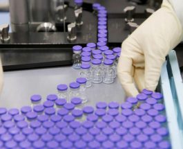 АК ҮЙ ЖЫЛДЫН АЯГЫНА ЧЕЙИН COVID-19ГА КАРШЫ ВАКЦИНА ДАЯР БОЛОРУН БИЛДИРДИ