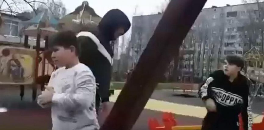 ОРУСИЯДА ӨЗБЕКСТАНДЫК 11 ЖАШТАГЫ БАЛАНЫ САБАДЫ ДЕП ШЕКТЕЛҮҮДӨ