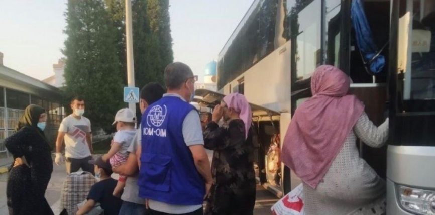 ӨЗБЕК-КАЗАК ЧЕК АРАСЫНДА ТОПТОЛУП ТУРГАН ТАЖИКСТАНДЫКТАР МЕКЕНИНЕ ЖЕТКИРИЛЕТ