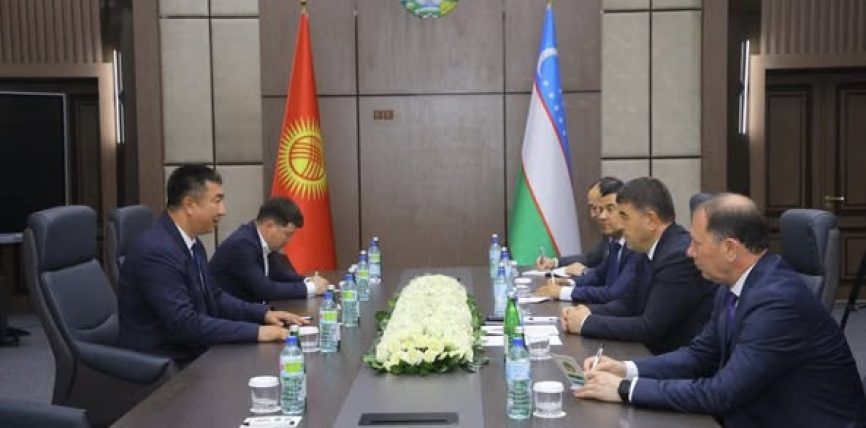ОБЛУС БАШЧЫ НАМАНГАН ОБЛУСУНУН АКИМИ МЕНЕН ЖОЛУГУШУП, КЫЗМАТТАШТЫК АРАКЕТТЕРИН ТАЛКУУЛАШТЫ