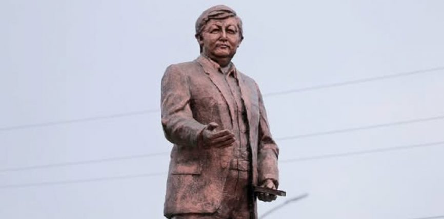 ОШ ШААРЫНДА ЗАЛКАР АКЫН ЖОЛОН МАМЫТОВДУН 85 ЖЫЛДЫГЫНА КАРАТА АКЫНДЫН АЙКЕЛИ АЧЫЛДЫ